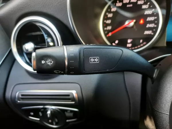 
								Mercedes-Benz C 300 AMG Line full									