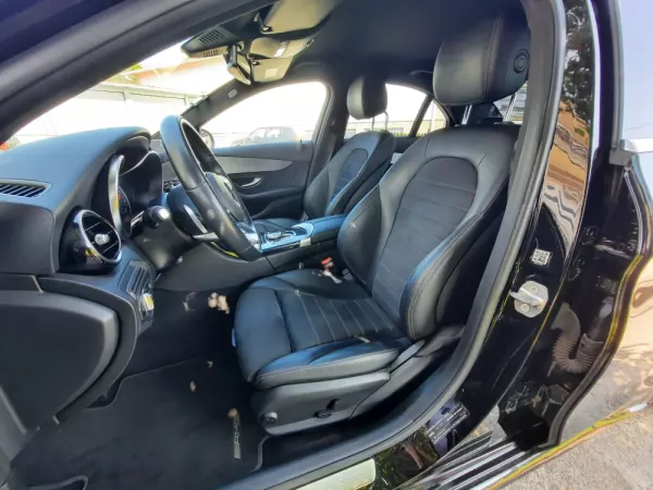 
								Mercedes-Benz C 300 AMG Line full									