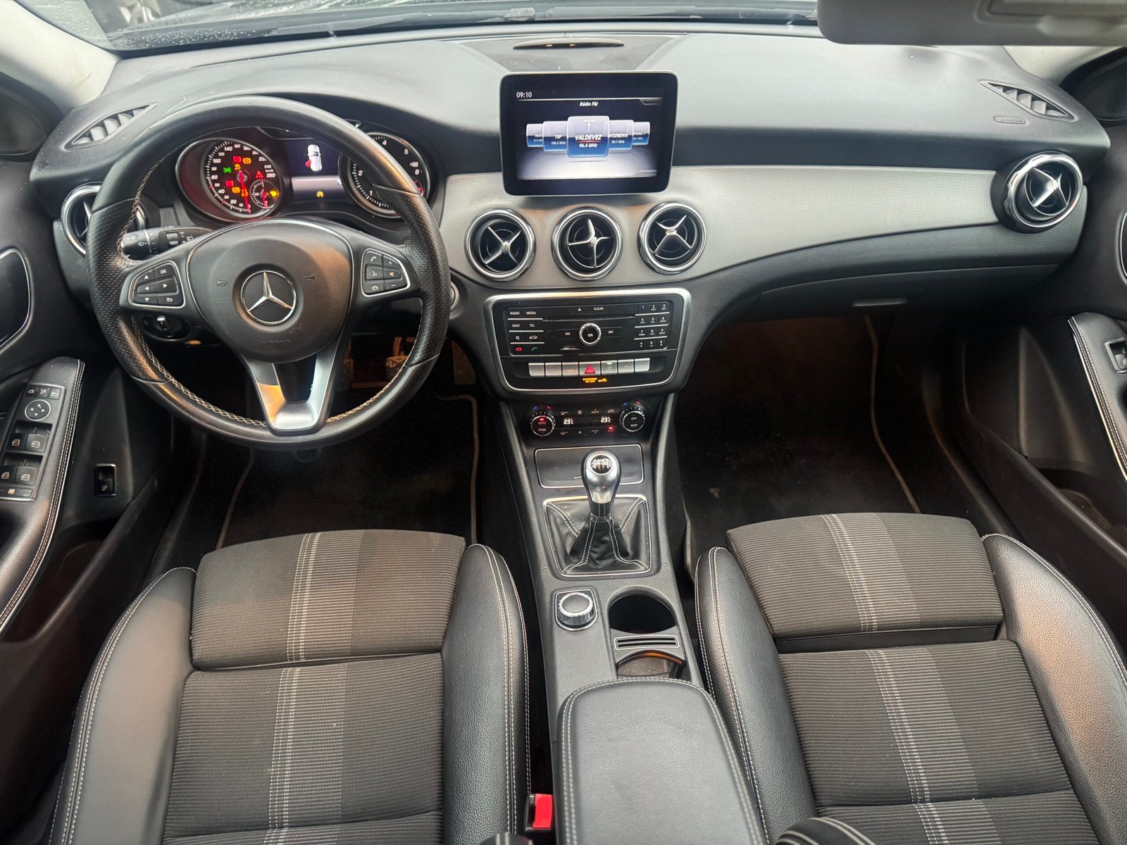 
								Mercedes-Benz Gla 180 Cdi full									