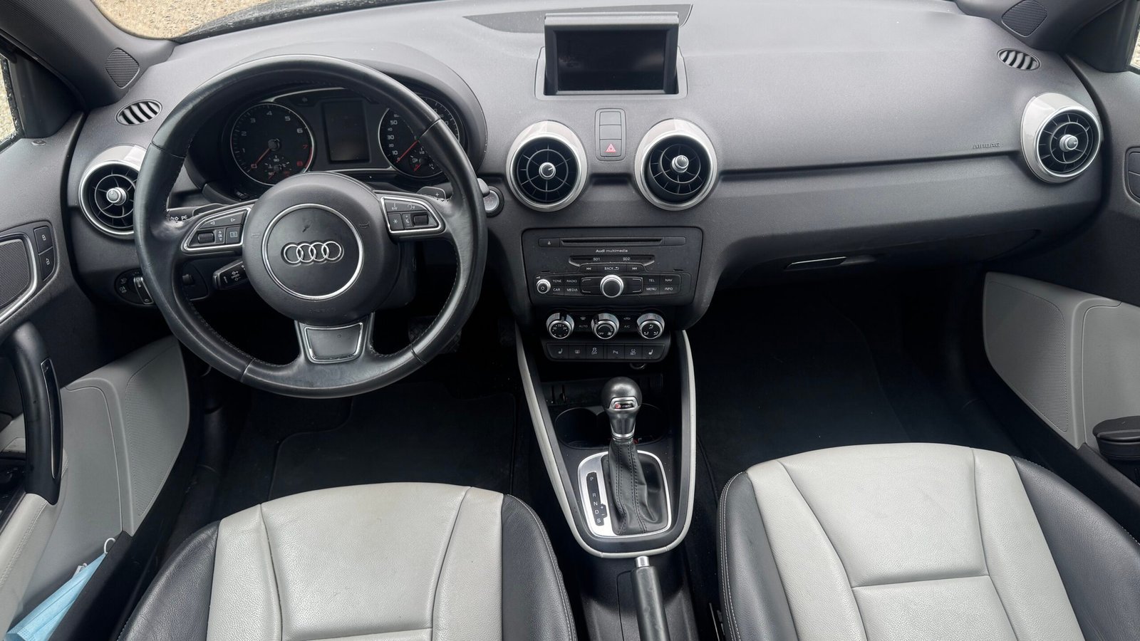 
								Audi A1 Sportback 1.4 Tfsi DSG S-line full									