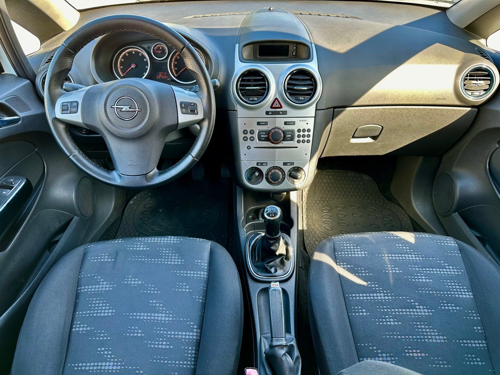
								Opel Corsa-D 1.2i 16V full									