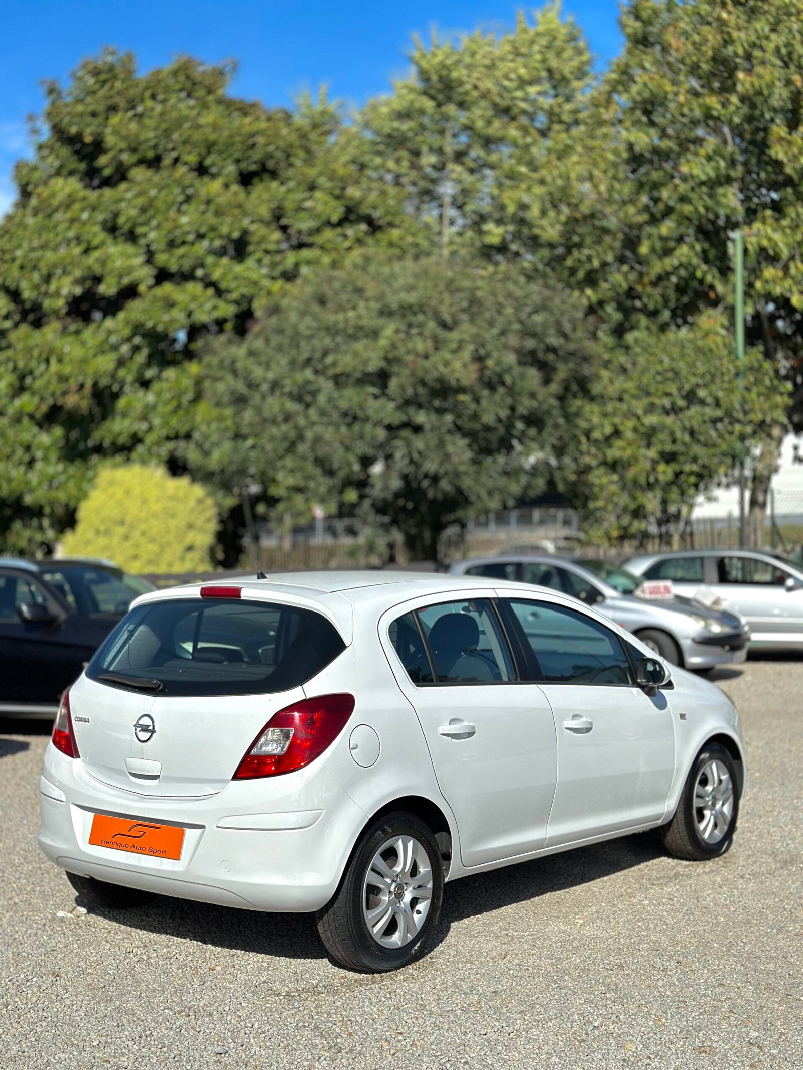 
								Opel Corsa-D 1.2i 16V full									