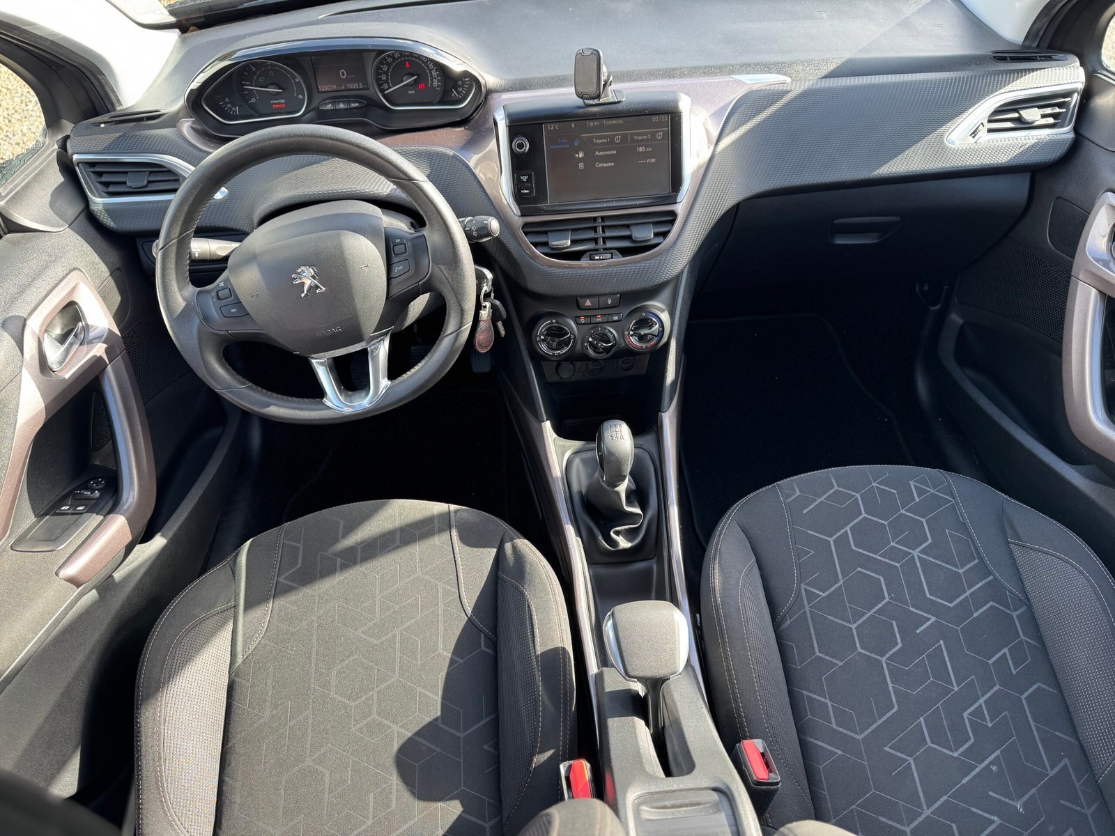 
								Peugeot 2008 1. Hdi Active full									
