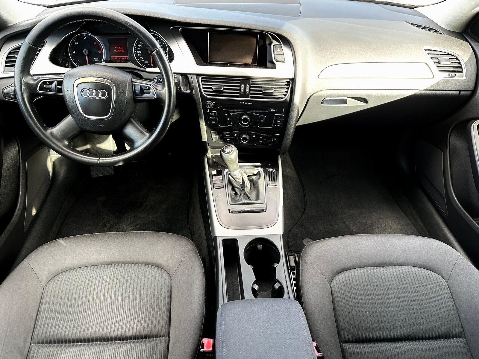 
								Audi A4 Avant 2.0 TDI 170CV full									