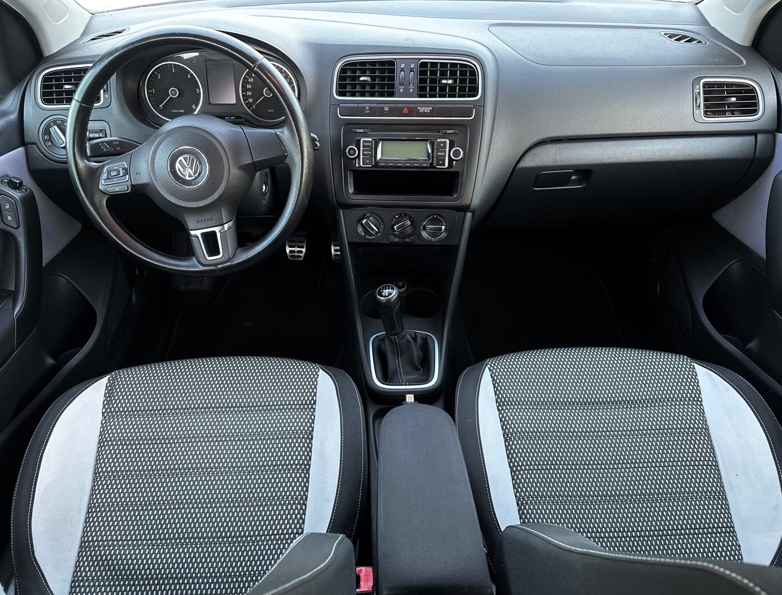 
								Vw Polo 1.6 Tdi full									