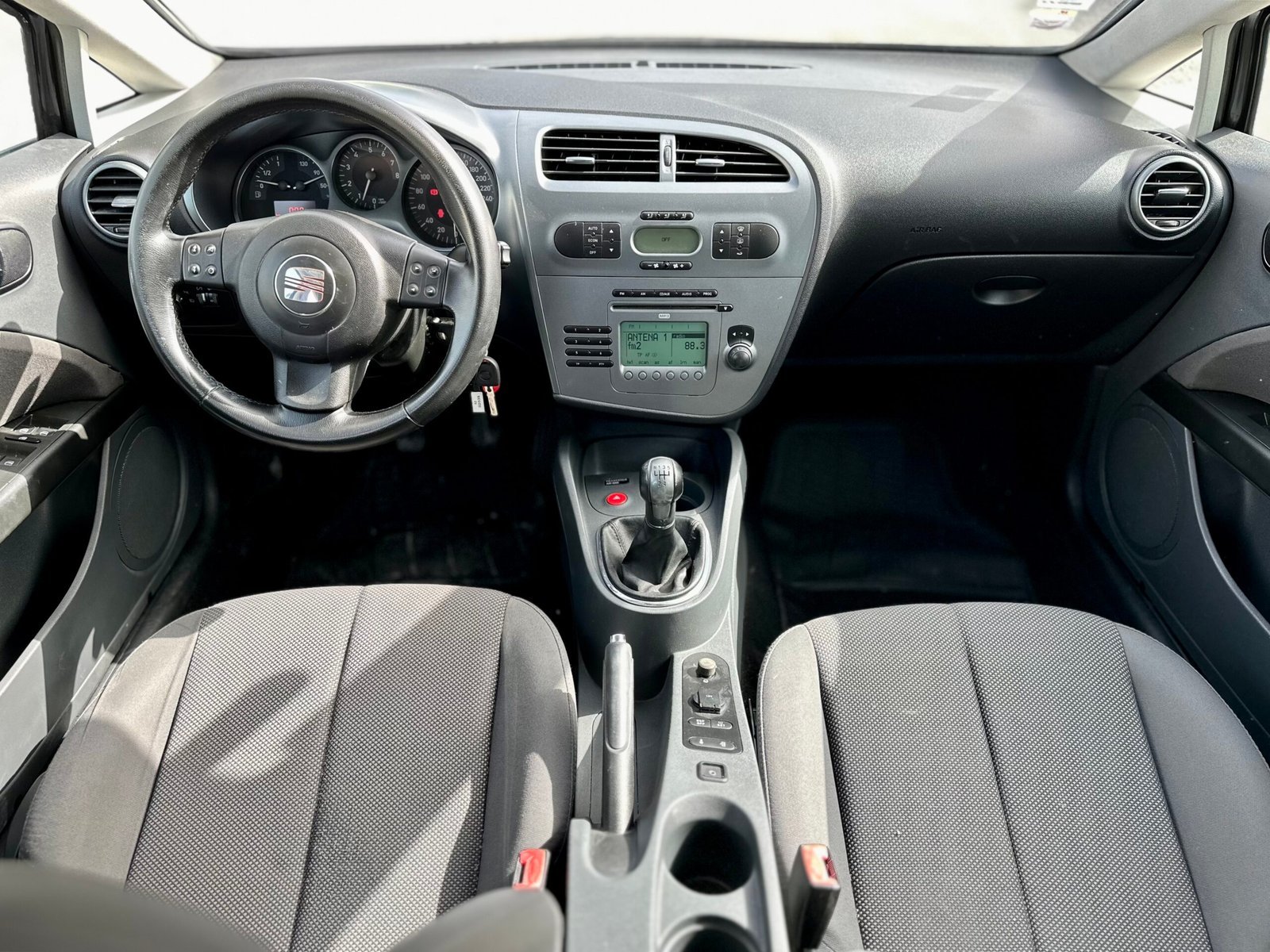
								Seat leon 1.6i full									