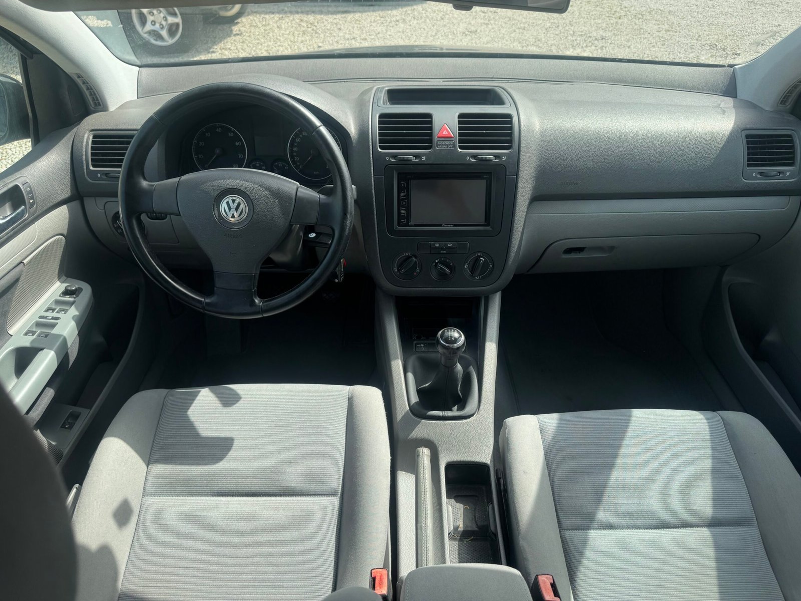 
								Vw Golf V 1.4i Confortline full									